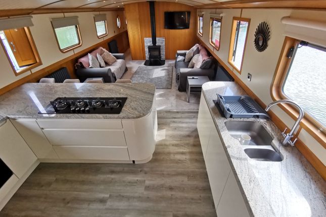 The Houseboat Viceroy, Tollesbury Marina, Woodrolfe Road photo 4