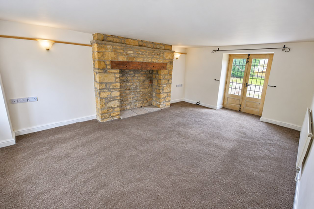 FIRST COTTAGE CENTRE FARM, Doncaster Road, Doncaster photo 3