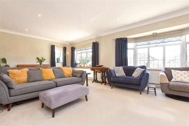 Grange Close, Merstham photo 4