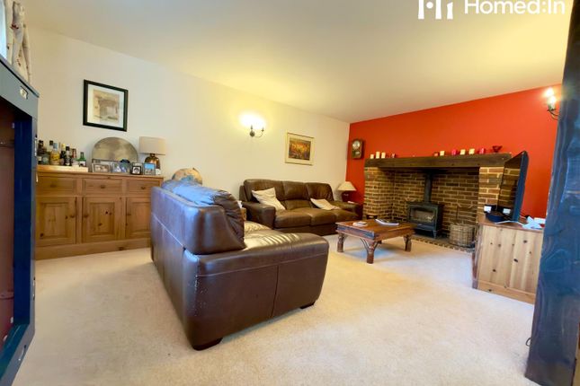 Wisteria Cottage, The Fieldings, Horsham photo 4