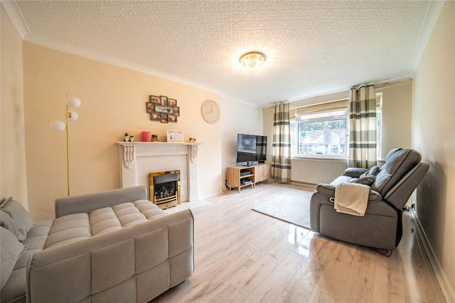 35, Barfield Crescent, West Yorkshire photo 2
