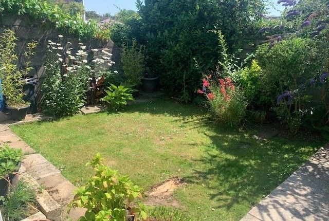17, Linden Way, Porthcawl photo 4