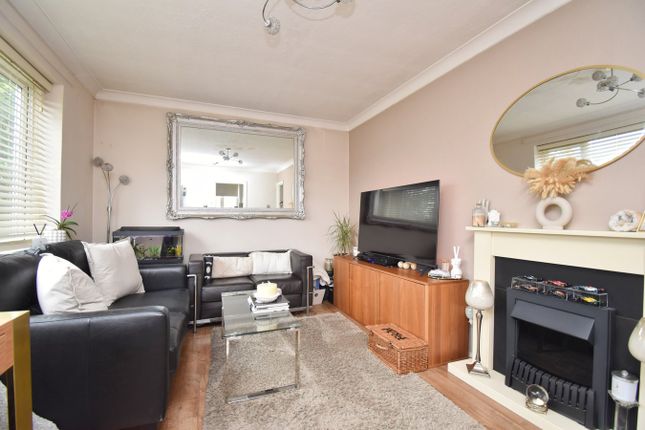 55, Esher Road, Hersham photo 4