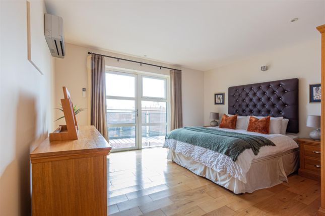Flat for sale in Greyfriars Road, Cardiff, City Centre