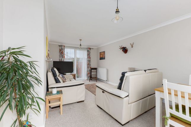 33, Cameron Crescent, Glenrothes photo 4