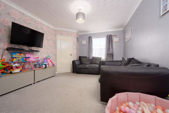 2, Blenheim Way, Kettering photo 3