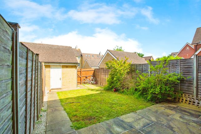 Thumbnail Town house for sale in North Lodge Drive, Papworth Everard, Cambridge