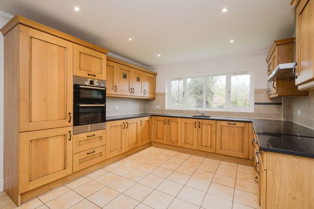 AD 17 Walnut Grove, Banstead photo 4