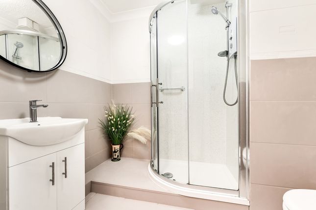 Flat Flat 27, The Chestnuts, West Street, Godmanchester photo 4