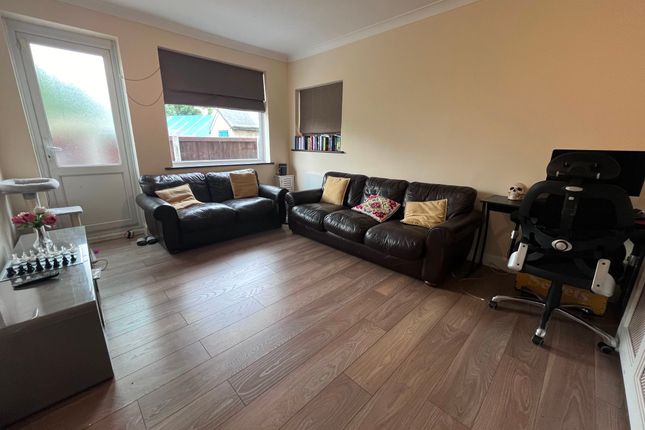 36, Squirrels Heath Road, Romford photo 5