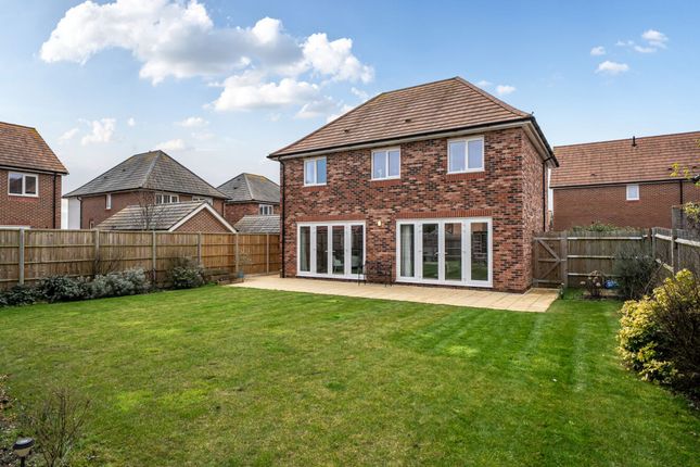 8 Tarragon Avenue, Chichester photo 4