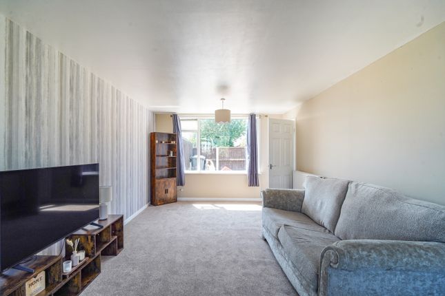 35, Woodbridge Vale, Leeds photo 2