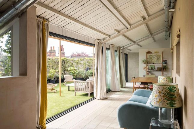 The Penthouse, 16, Wotton Road, London photo 4