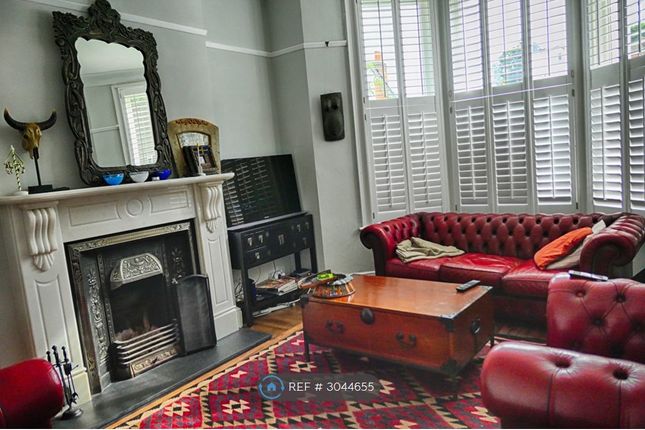 Bedroom, Vicars Hill, London photo 2