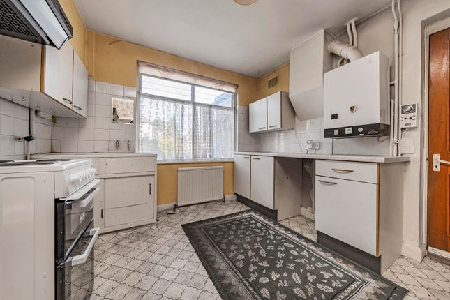 4, Ashwood Avenue, Hillingdon photo 2