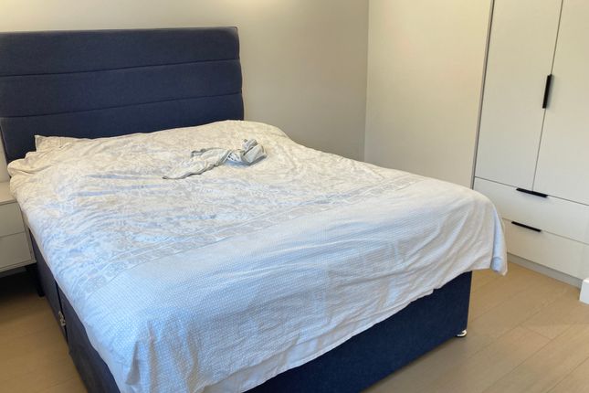 Flat to rent in Very Near New Horizons Court Area, Brentford