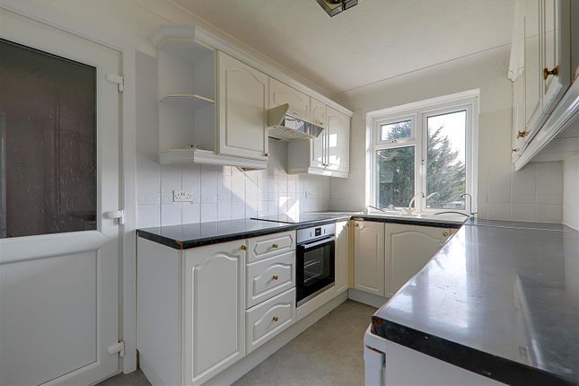 Flat for sale in Ardingly Drive, Goring-By-Sea, Worthing