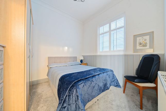Apt 1, The Old School Lower Road, Sittingbourne photo 3