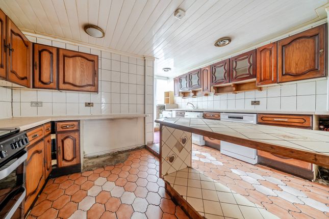 32, Hartville Road, London photo 4