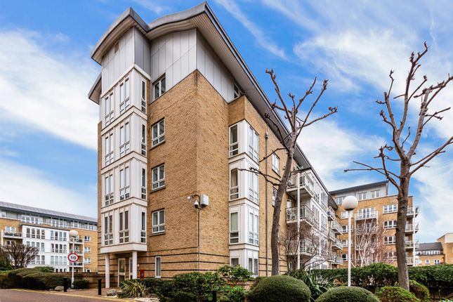 Flat to rent in St. Davids Square, Isle Of Dogs, London