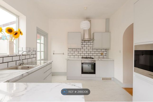 Shavington Avenue, Chester photo 2