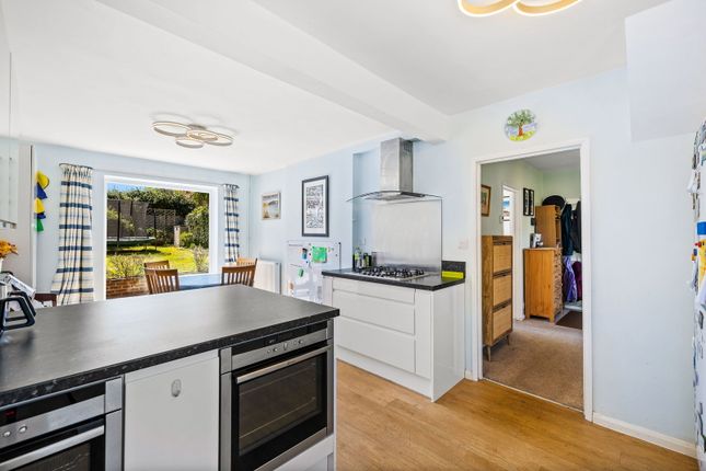 11, Allens Close, Ashurst Wood photo 4