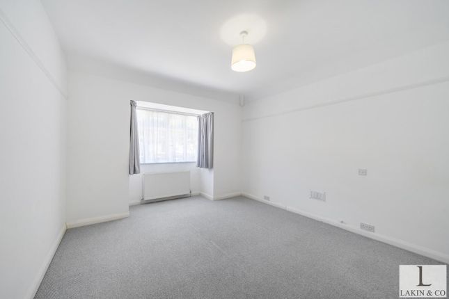 41, Oak Avenue, Ickenham photo 3