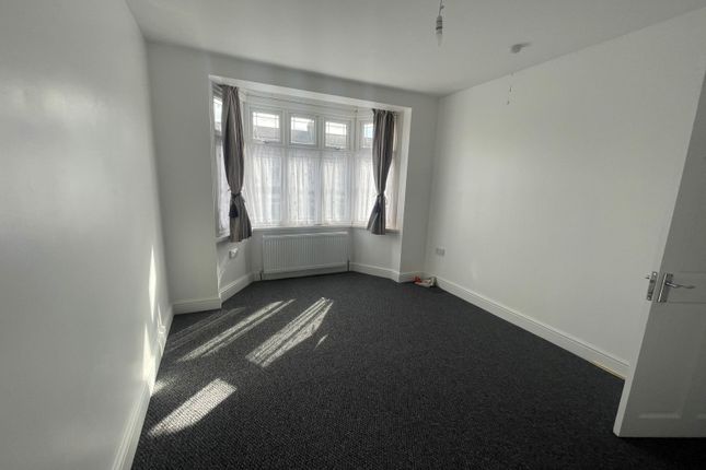 Terraced house to rent in Thornton Road, Ilford