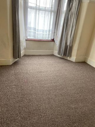 Thumbnail Flat to rent in Elgin Road, Seven Kings, Ilford