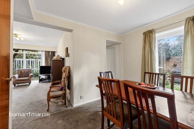 11, Caroline Close, Croydon photo 4