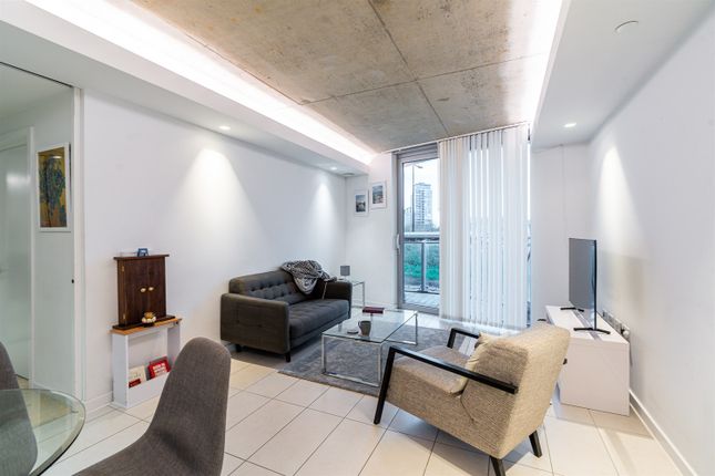 5, Apt 104 Hoola (East Tower), Tidal Basin Rd, London photo 3