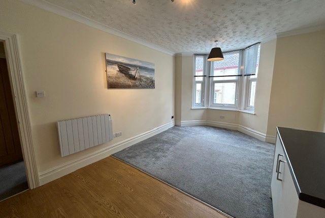 Flat 2, 28, Northumberland Place, Teignmouth photo 3