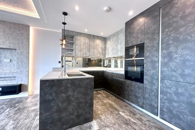 Newby House, Flat 14, 309 Chase Road, London photo 3