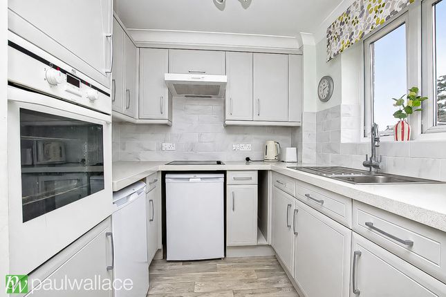 28, Benstede Court, Hoddesdon photo 2