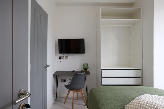 Hr-Bedroom-01-001