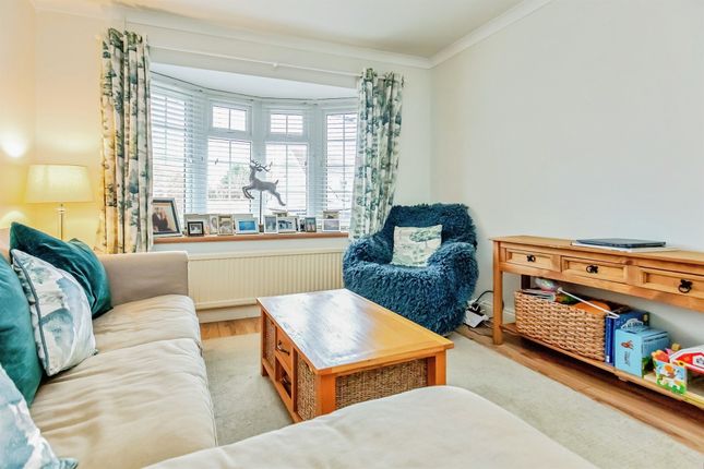 27, Moorfield Road, Kettering photo 3