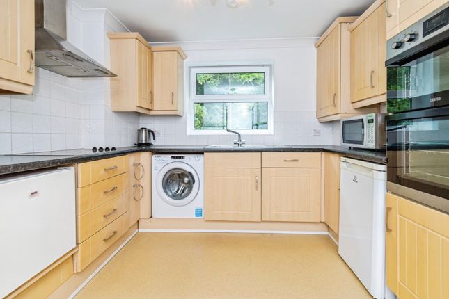 Flat 10, Hebron Court, 46, Rollesbrook Gardens, Hampshire photo 4