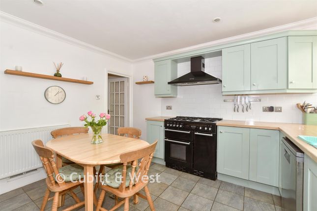 53, Taylors Crescent, Cranleigh photo 3