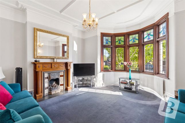 1, Engayne Gardens, Upminster photo 4