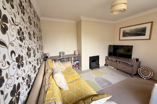 9 Oak Gardens, Bredon, Tewkesbury photo 3