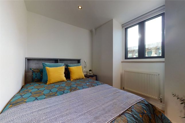 Flat to rent in South Parade, Leeds