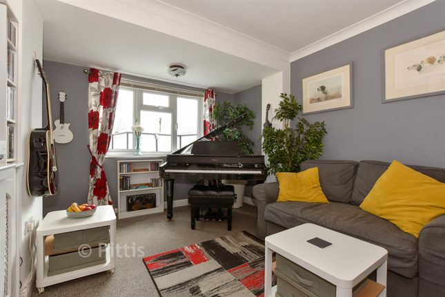 2-bed detached on Old Bake House, Ventnor Road, Sandown, £185,000