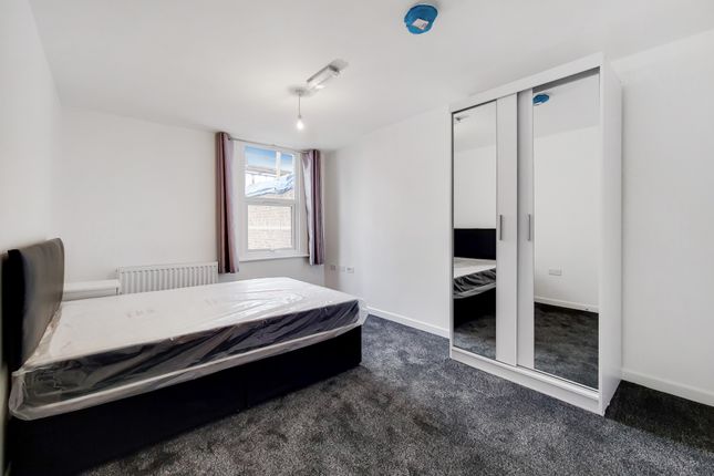 Room to rent in Gibbon Mews, Kingston Upon Thames