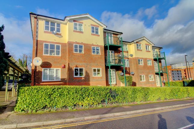 Flat for sale in Alexandra Park, Queen Alexandra Road, High Wycombe, Buckinghamshire