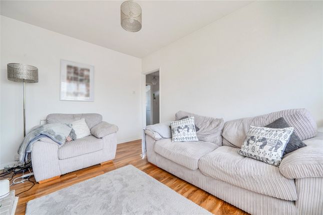64A,, Avondale Avenue, Barnet photo 3