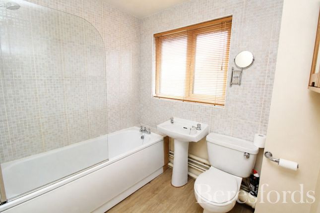9, Stephens Close, Romford photo 5