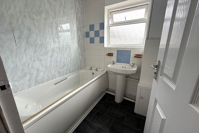 73, Montague Crescent, Northampton photo 4