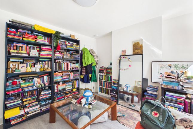 22, Cumberland Road, Wood Green, London photo 3