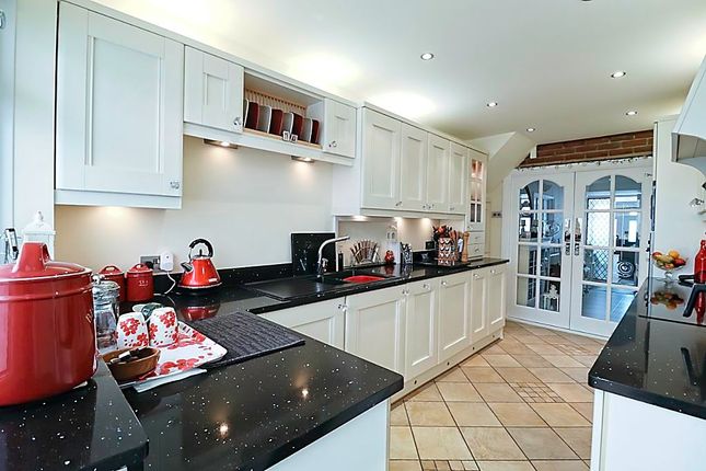 2, Virginia Close, Benfleet photo 4