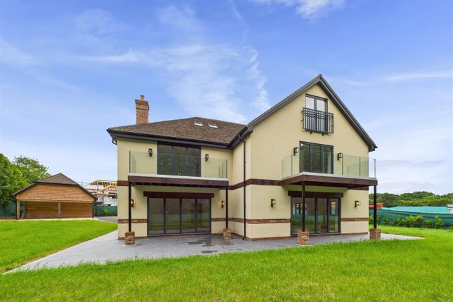 6 Bedroom Detached For Sale